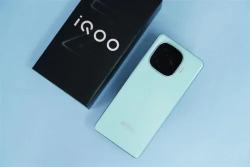 Секретный хит iQOO сливают за бесценок. Он уничтожает конкурентов от Xiaomi и Realme 