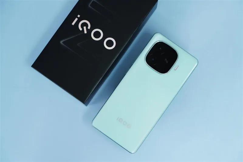 Секретный хит iQOO сливают за бесценок. Он уничтожает конкурентов от Xiaomi и Realme 