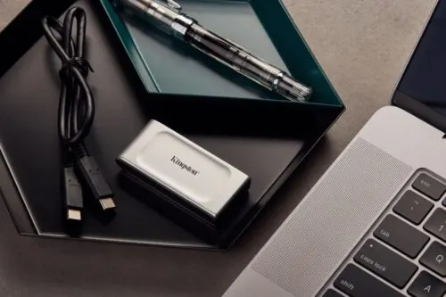 Забираем компактный внешний SSD от Kingston. Работает быстро, стоит недорого