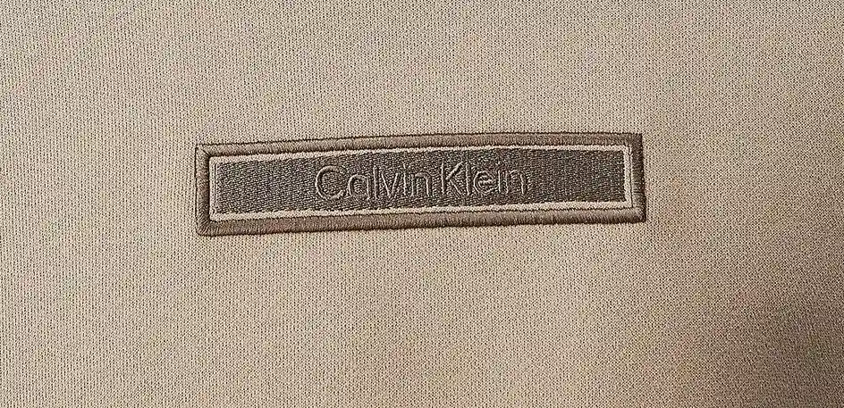 3 толстовки от Calvin Klein, которые стоит брать. Эти вещи подешевели на Яндекс Маркете