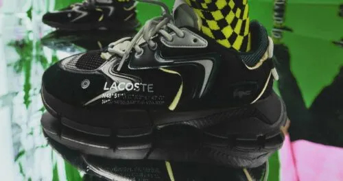 Роскошные кроссовки от Lacoste дешевеют на Яндекс Маркете. Скидки не вечные