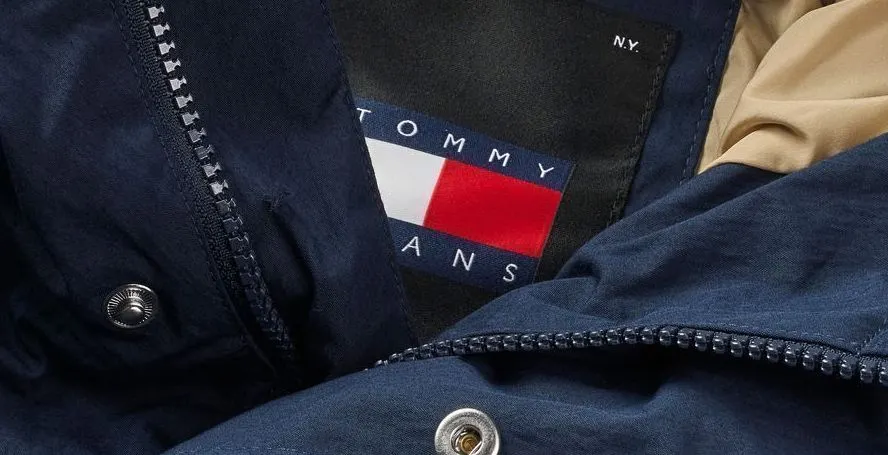 Одежда от Tommy Hilfiger подешевела на Яндекс Маркете. Цена упала в два раза