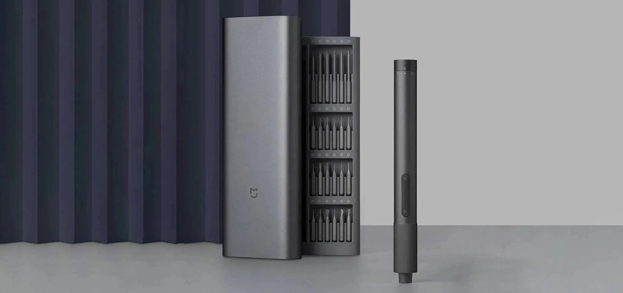 Нашли самый мужской инструмент Xiaomi. Такая аккумуляторная отвёртка с мощным набором бит должна быть у каждого