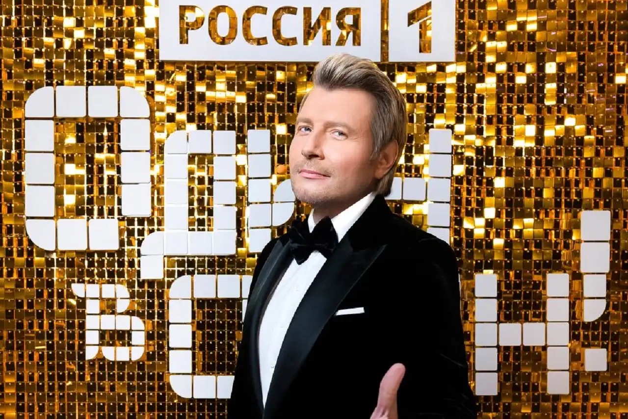 Как ведущие популярных телешоу запоминают кучу текста? Похоже, что Николай Басков на «России 1» – никак