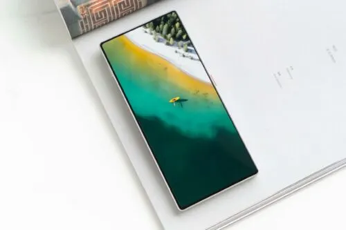 Новейший камерофон ZTE Nubia рухнул в цене. У него шикарный экран, топовая производительность и мощный набор камер 