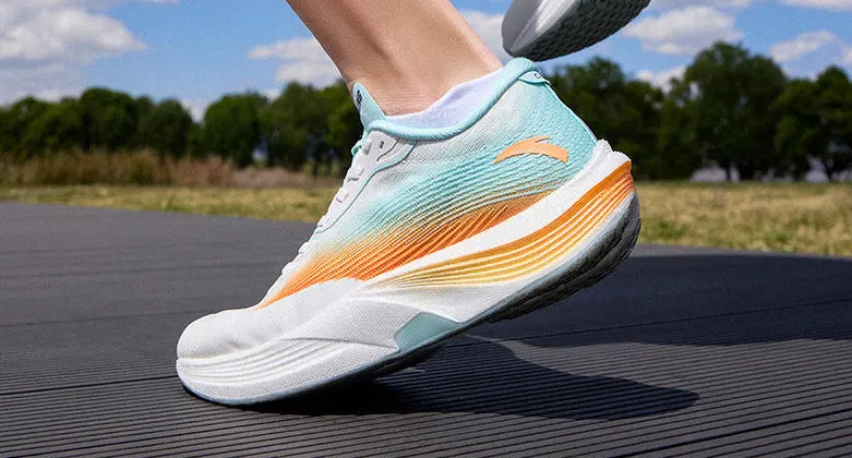Эта обувь от китайцев идеальна для тренировок. Она дешевле, но не хуже Nike и adidas