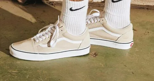 Эти кеды от Vans – идеальный выбор для летних прогулок. Они получили потрясные скидки
