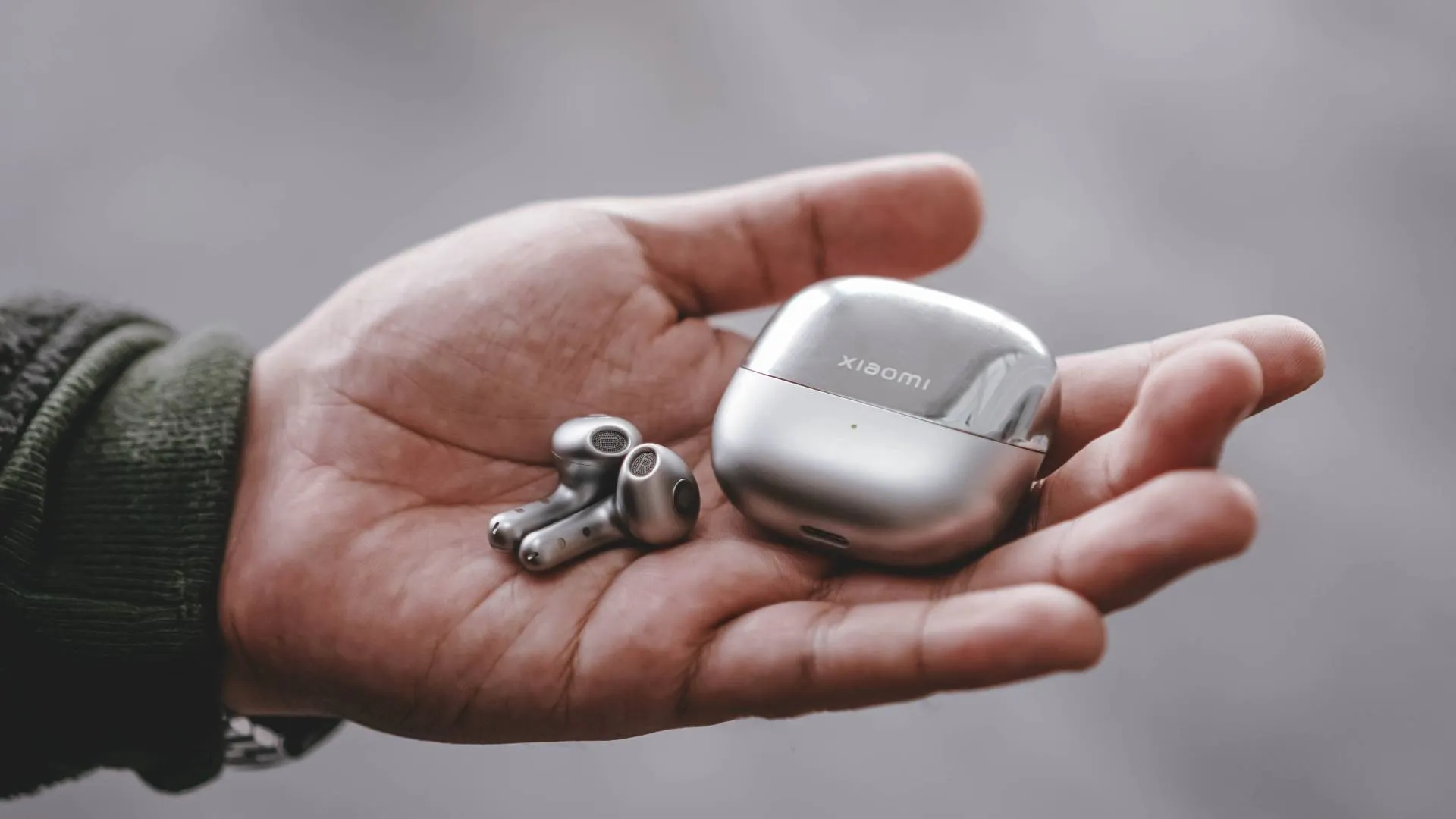 Об этих наушниках Xiaomi мало кто знает, а зря. У них крутой звук и куча полезных фишек