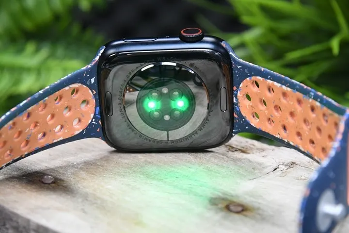 Фитнес-блогер сравнила точность Apple Watch и профессионального гаджета. Приобретать дорогой пульсометр необязательно