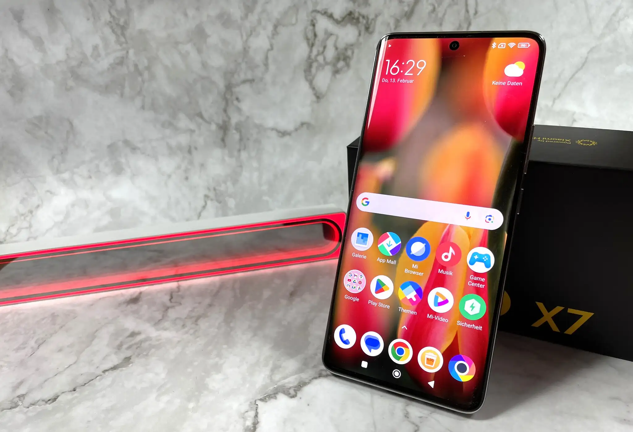 Этот Xiaomi Poco обязательно станет хитом. Недорогой смартфон с полноценной защитой от влаги