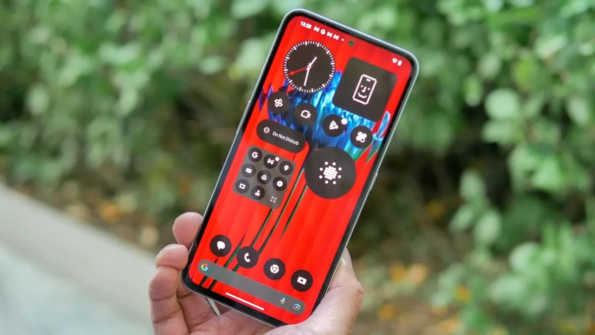 Самое время брать CMF Phone 1. Уникальный смартфон рухнул в цене 