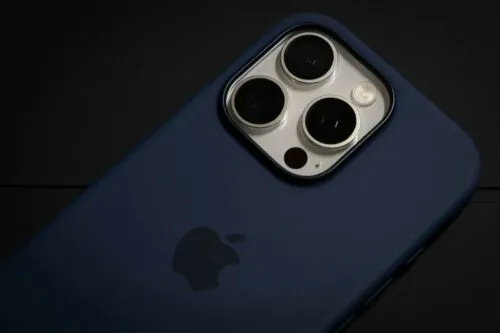 iPhone 16 Pro впервые стоит дешевле 100 тысяч рублей. Элитный флагман можно взять в России
