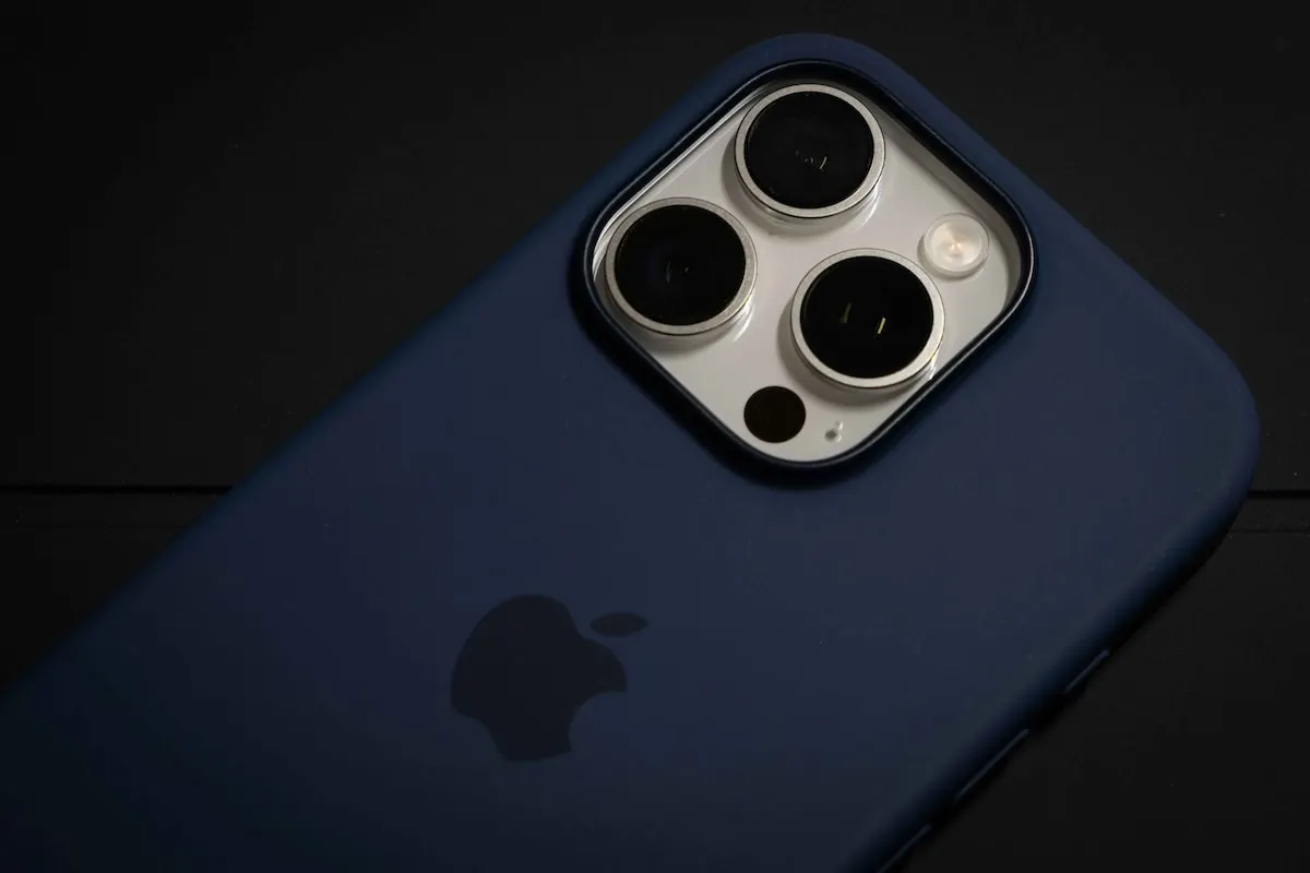 iPhone 16 Pro впервые стоит дешевле 100 тысяч рублей. Элитный флагман можно взять в России