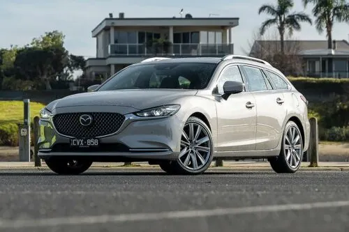 За сколько можно взять свежую Mazda 6 в России? Легендарный бизнес-седан вернули на наш рынок