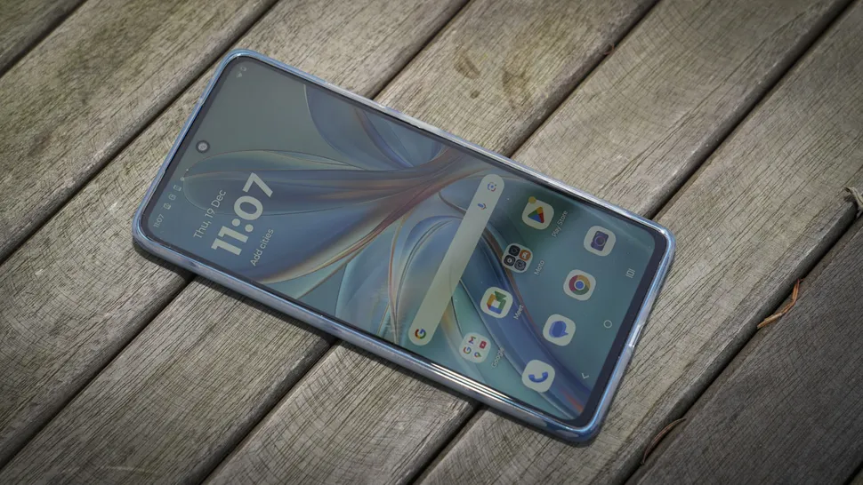 Нашли идеальный смартфон для хейтеров AMOLED-экранов. Этот секретный девайс стоит меньше 18 тысяч