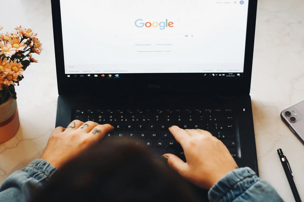 Google Chrome будет сам менять слитые пароли. Для включения нужно нажать лишь две кнопки