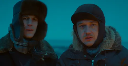 Почему вам нужно включать «Аутсорс»? Суровый сериал с Иваном Янковским – большой хит