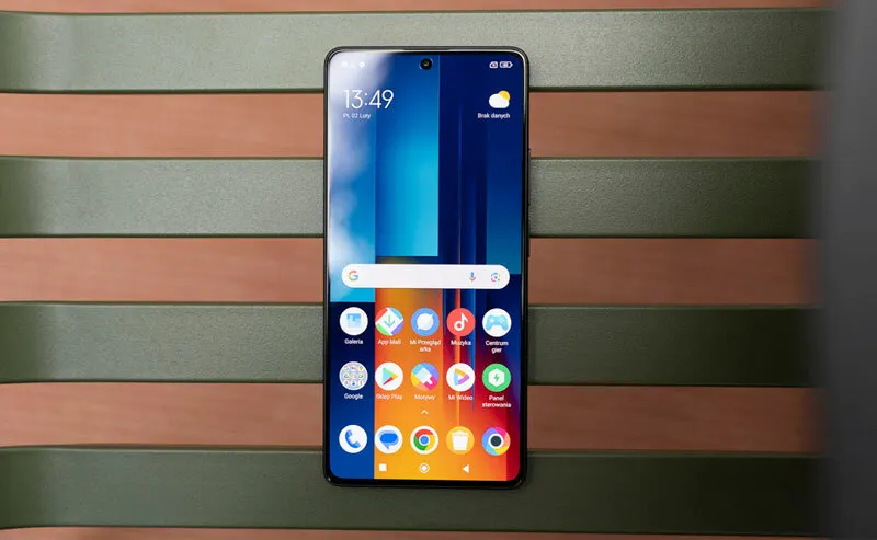 Этот Xiaomi Poco — лучший смартфон до 20 тысяч рублей. У него крутой экран, оптимальное железо и адекватные камеры