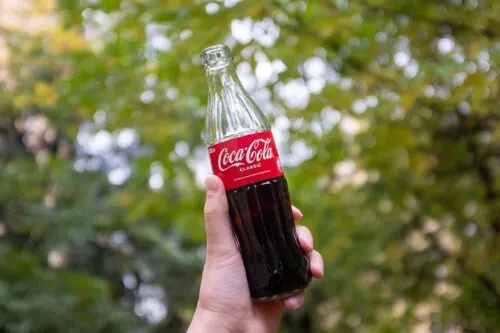 В Россию ввозят Coca-Cola из Южной Осетии. Сколько она будет стоить и что с ней не так?
