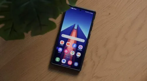 Топовый Samsung Galaxy рухнул в цене. Его можно смело брать и в 2025 году