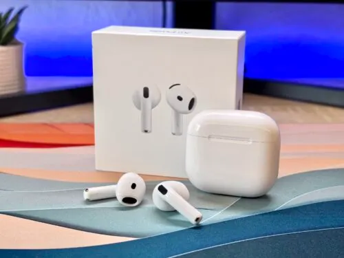 AirPods 4 сливают за бесценок. У них шикарная эргономика, отличный звук и куча полезных фишек 
