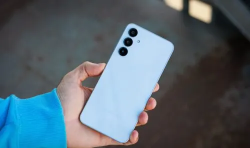 3 недорогих, но крутых смартфона. Все — в пределах 15 тысяч рублей