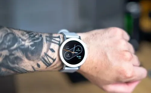 Стильные смарт-часы Nothing сливают за бесценок. Теперь их можно брать не глядя 