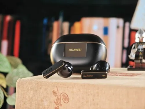 Главные TWS-наушники Huawei подешевели на Маркете. У них премиальный дизайн и куча полезных фишек 