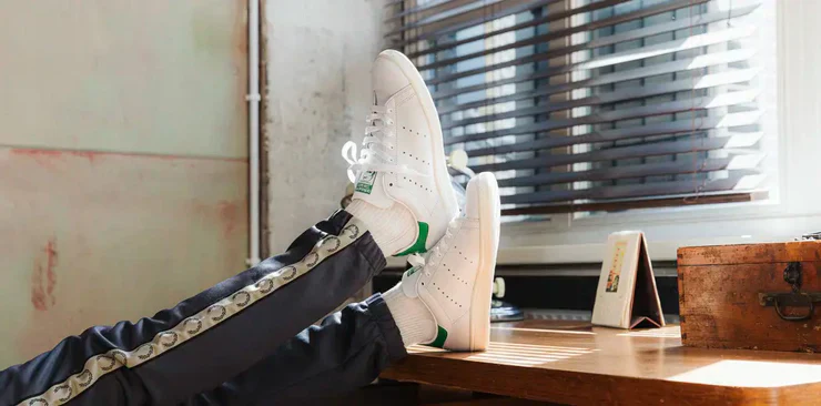 Легендарные кеды adidas подешевели. В чем величие Stan Smith?