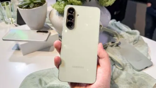 Samsung Galaxy A56 подешевел на 15 тысяч рублей всего за месяц. Стоит ли теперь брать новинку?