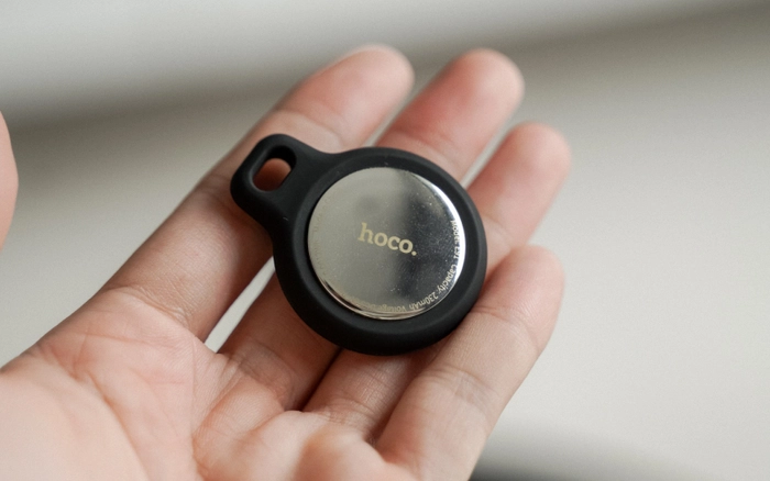 Маячок для вещей от Hoco стоит в разы дешевле AirTag. C этой штукой вы точно ничего не потеряете