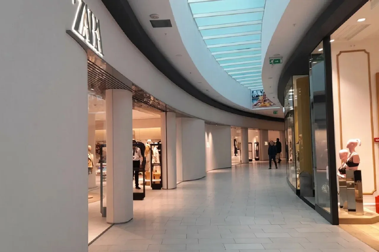 Zara регистрирует в России 13 новых брендов. Масс-маркет готовится к возвращению?