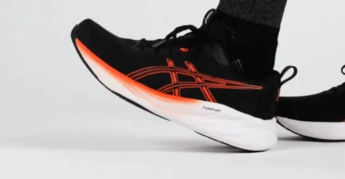 Эти японские кроссовки – то, что нужно для тренировок. Они жестко подешевели на Яндекс Маркете