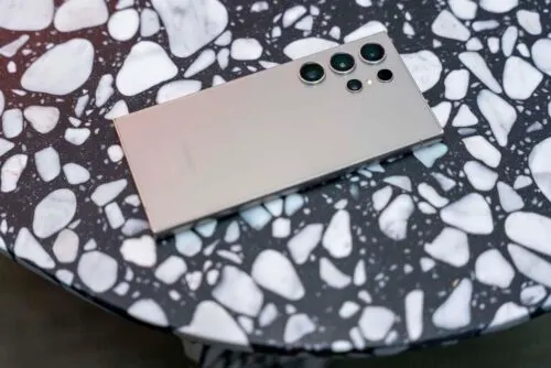 Топовый Samsung Galaxy рухнул в цене. Его можно смело брать и в 2025 году