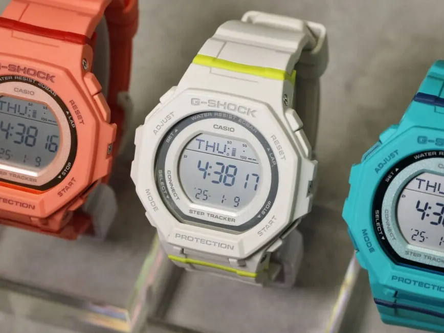Часы Casio получили встроенный шагомер и потрясающую влагозащиту. Это умный гаджет на минималках