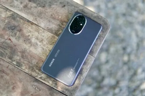 «Не к чему придраться». Самый сбалансированный Honor сливают за бесценок