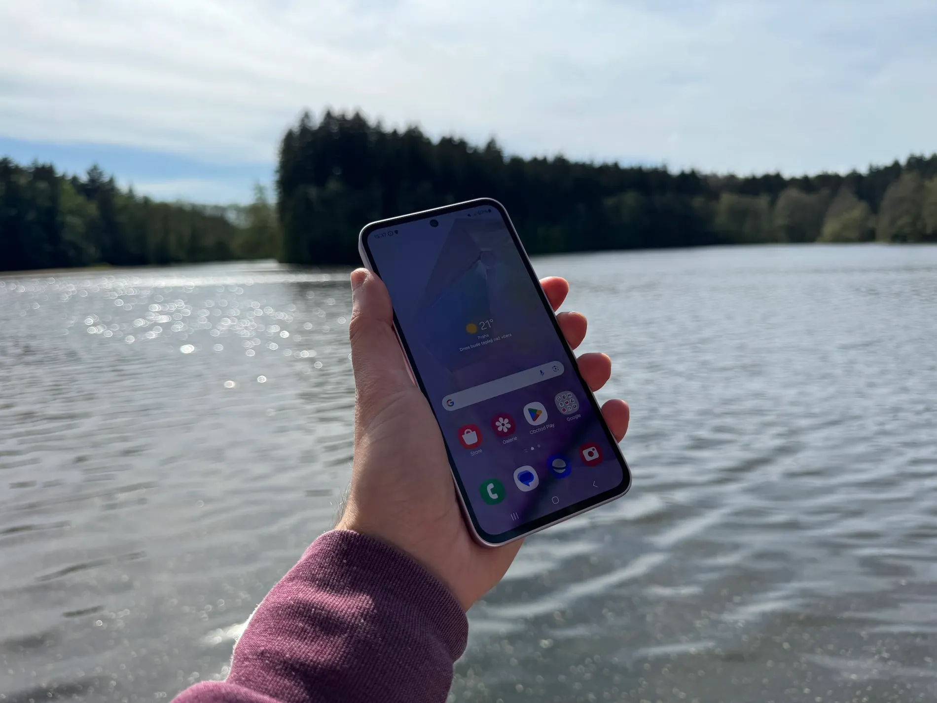 Забытый Samsung Galaxy неожиданно подешевел на Маркете. Это бюджетник для тех, кто презирает китайские смартфоны