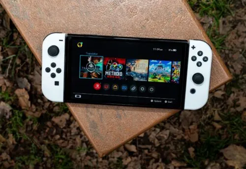 Забираем Nintendo Switch OLED по исторически низкой цене. Это лучшая портативная консоль для покупки в 2025 году
