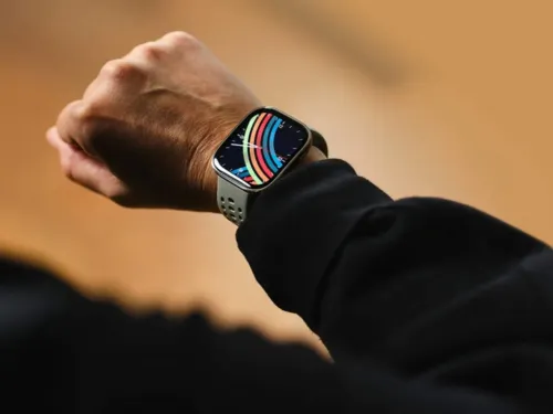 У Amazfit вышел новый хит. Это очень бюджетные и крутые смарт-часы