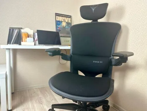 Протестировали флагманское кресло Freelancer W8. У него несколько уровней поддержки, трехслойное сиденье и множество настроек