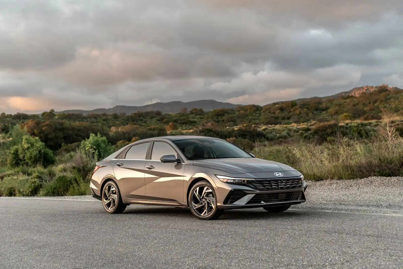 В России резко подешевели хитовые автомобили. Например, премиальный Hyundai Elantra
