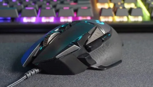 Лучшая игровая мышь рекордно подешевела. У Logitech G502 куча кнопок и дерзкий дизайн
