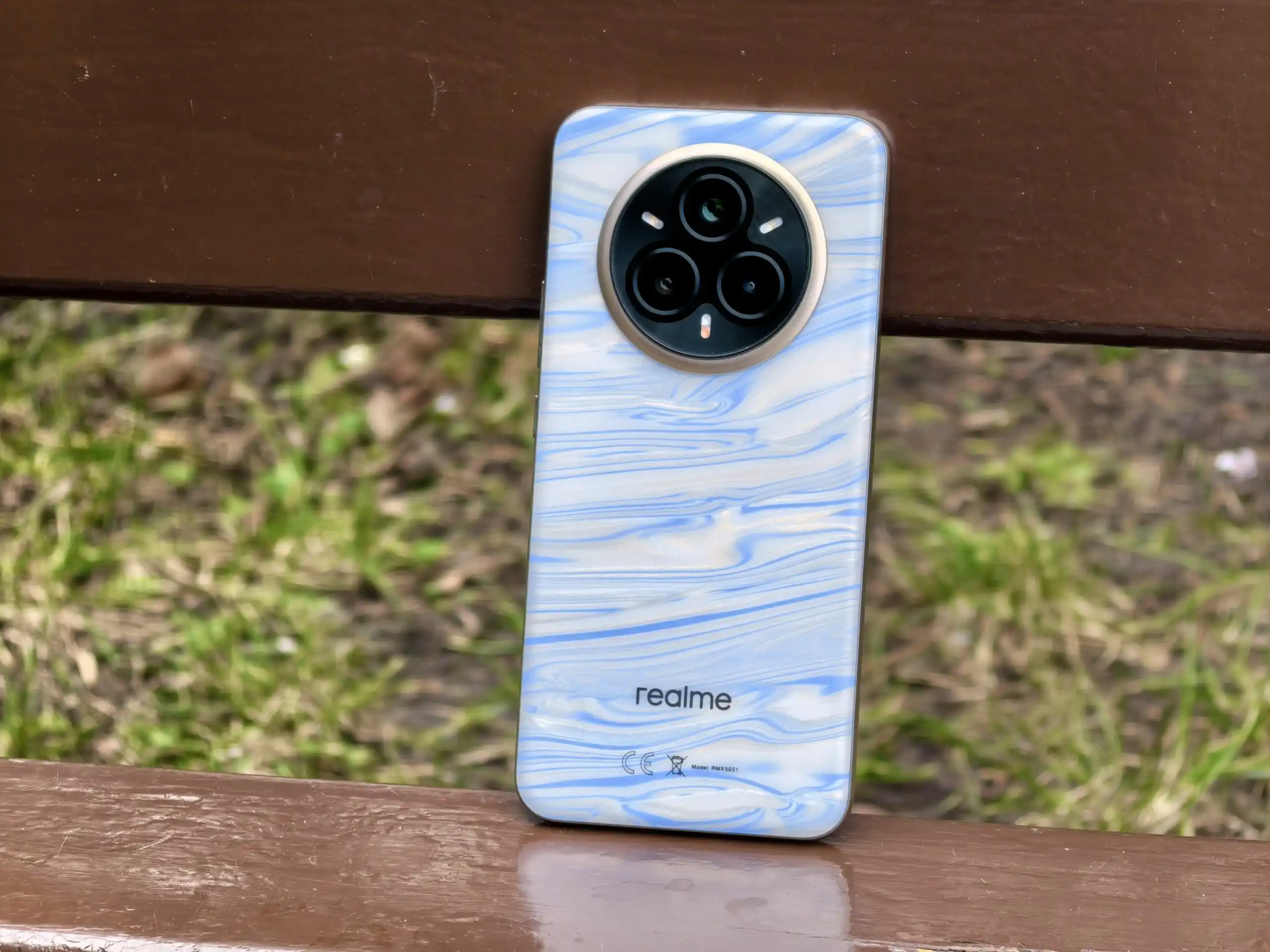 «Шикарный телефон». Главный хит Realme рухнул в цене 