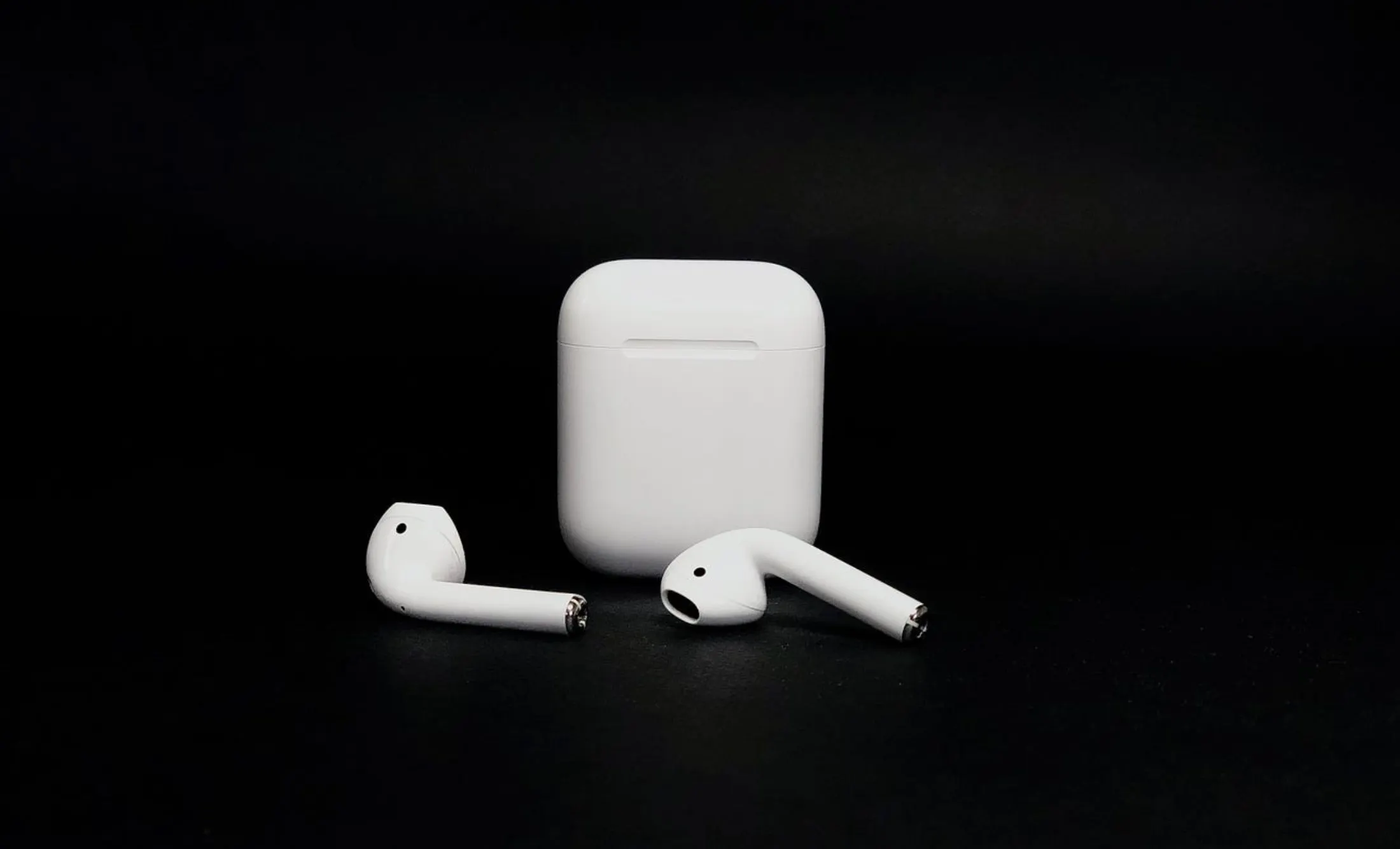5 причин не покупать AirPods. Эксперты назвали наушники Apple жутко переоцененными