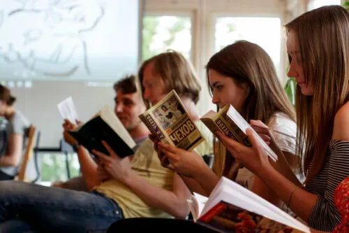 Учителя назвали книги, которые хочется перечитывать. В топе Булгаков и Довлатов