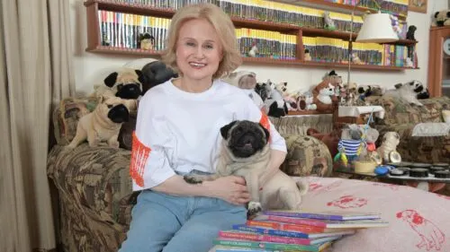 В соцсетях реабилитировали Дарью Донцову. Почему зумеры полюбили легендарную писательницу?