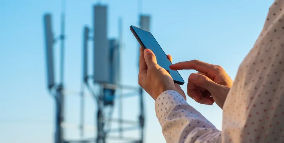 Самые выгодные сотовые тарифы весны. Билайн дарит подписку на Telegram Premium, МТС – поездки на самокатах