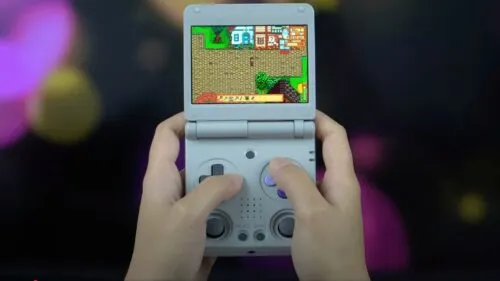 Anbernic представила новую консоль-раскладушку. Это очень милая модель с поддержкой культовых игр