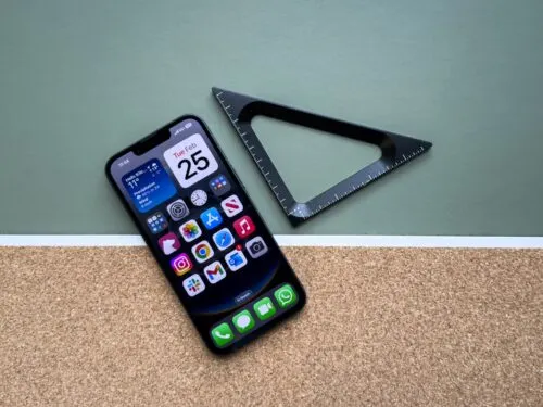 Три iPhone мощно подешевели в мае 2025 года. Два из них стоят меньше 50 тысяч рублей