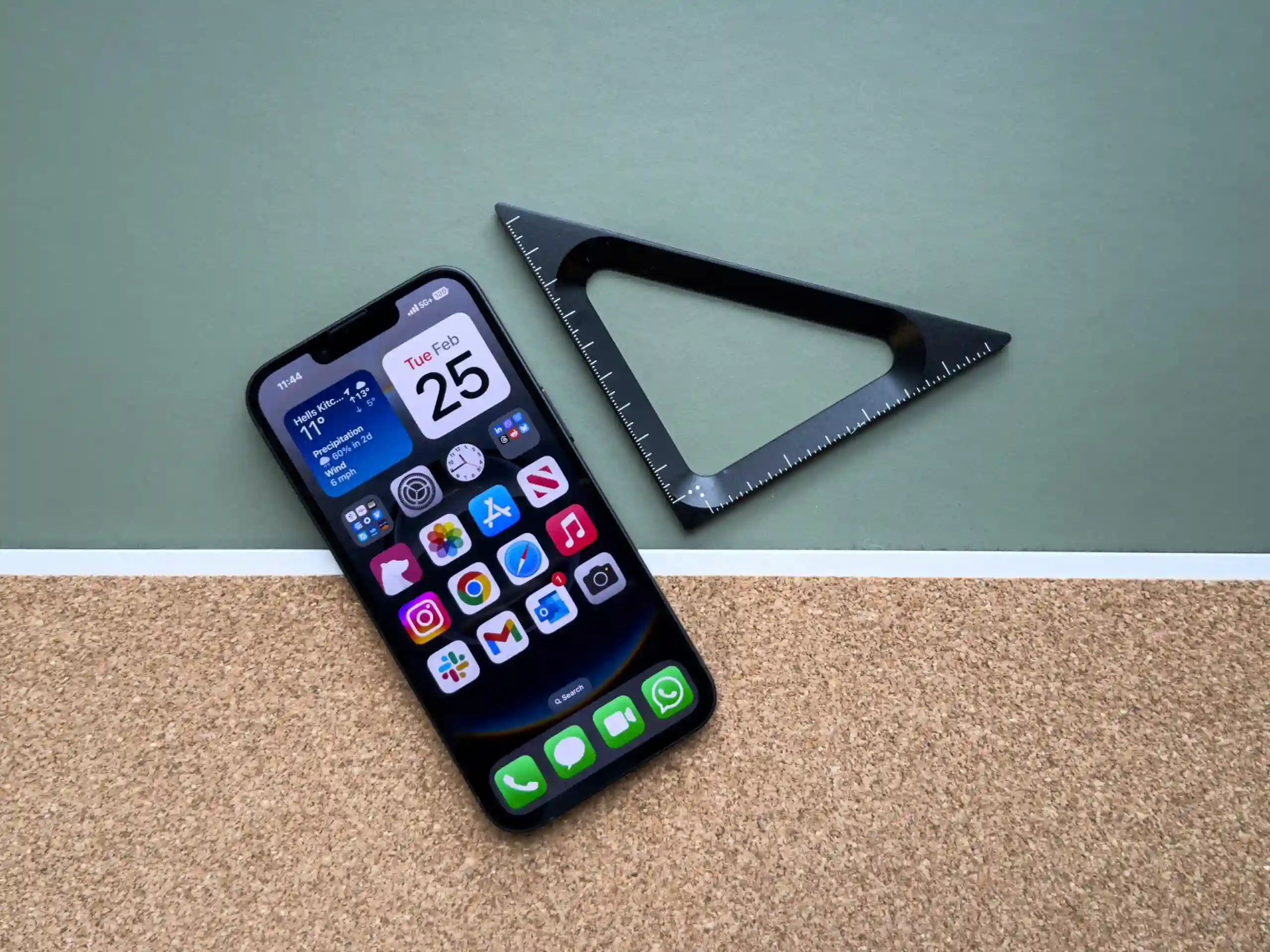 Три iPhone мощно подешевели в мае 2025 года. Два из них стоят меньше 50 тысяч рублей
